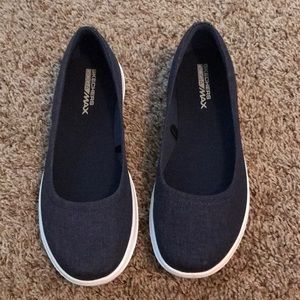 LIKE NEW: Women’s Goga Max Sketchers